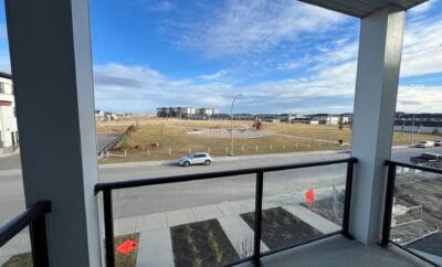 Fully furnished 2-Bedroom Condo-style Townhouse with Private Top floor Terrace / Lounge – 9 mins to airport & 20 mins to downtown