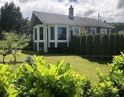 Cozy 1 Bedroom Cottage in Ladysmith (Saltair), BC