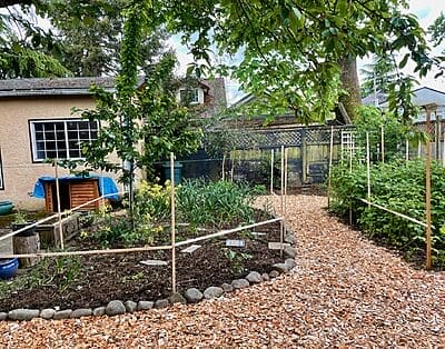 Furnished Garden Studio – Quiet Nature-Inspired Setting (Duncan)