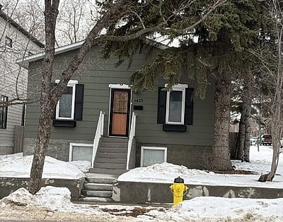 Main floor furnished close to hospitals